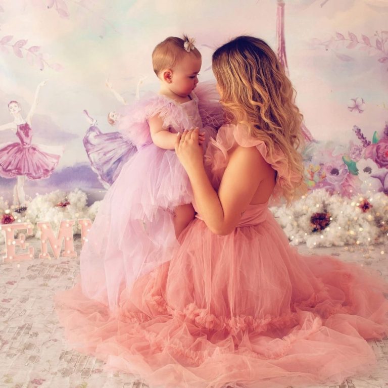 Vestido bebé rosa tutú alas mariposa pompón – primer cumpleaños fotos mamá hija by Mohini Bebé